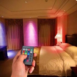 Color Changing Light bulb NEW w Remote!