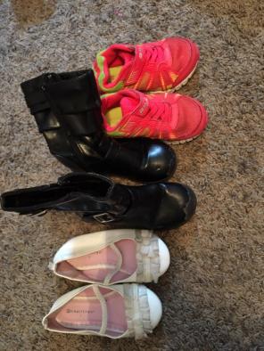 3 Pairs Of Size 7 Shoes