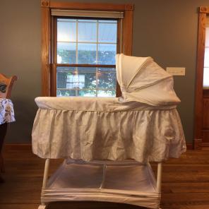 •Bassinet•
