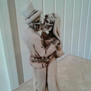 Catrina Wedding Couple Dansing/Kissing