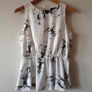 Graphic bow pattern silky peplum top
