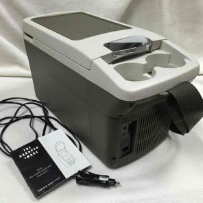 Sharper Image Hot/Cold Car Snack Box