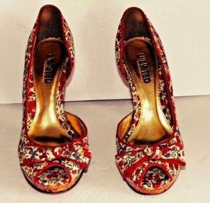 Kenneth Cole floral heels. Size 8