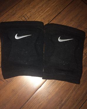 NIKE VOLLEYBALL KNEEPADS