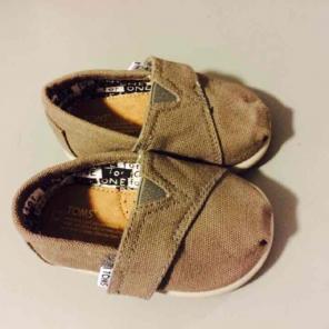 Toms baby shoes