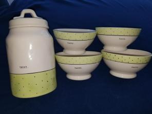 Set(5pz) Rae Dunn Canister and 4 Plates