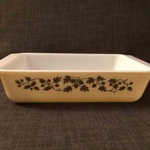 Pyrex Gold Acorn Space Saver