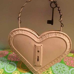 CUTE HEART WALL POCKET ESTATE SALE FIND