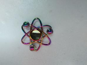 The spinner atom