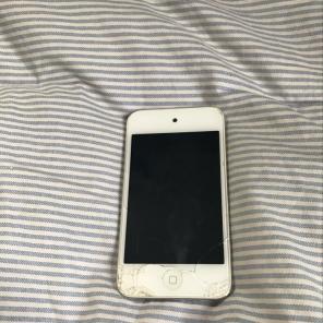 cracked iPod 4