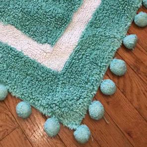 Pottery Barn Teen Pom Pom Throw Rug Bath