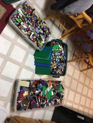 RANDOM LEGO ASSORTMENT OVER 1,000 LEGOS
