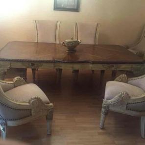 Beautiful dining table with 6 chairs