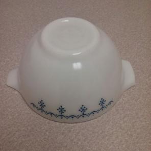 Pyrex snowflake Cinderella handle bowl