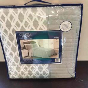 NEW Queen Size Quilt and Sham Set