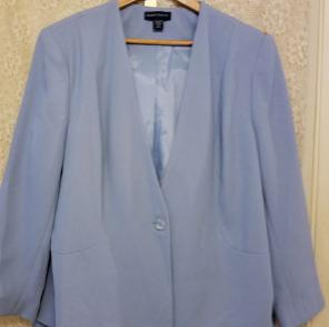 Like New women's skirt suit 18
