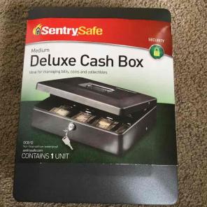 Deluxe cash box