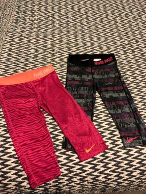 2 Nike Cropped Leggings