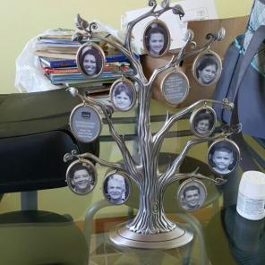 Family picture frame