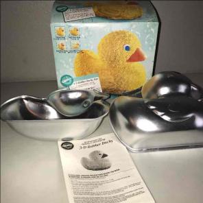 Wilton 3D rubber ducky cake pan