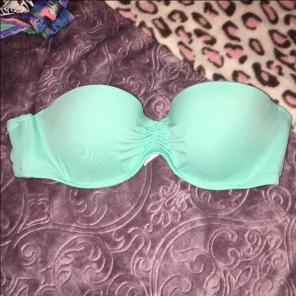 NWOT Victoria's Secret bikini 34b/small