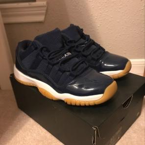 Jordan 11 navy Gums