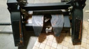 Fifth wheel companion hitch