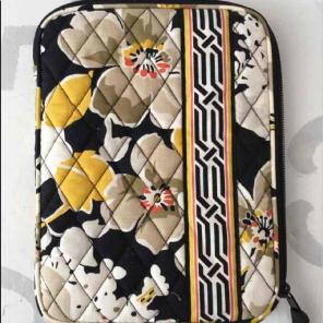 Vera Bradley E-Reader Zip Case Dogwood