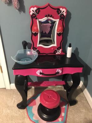 Little Girls Vanity Set With Chair