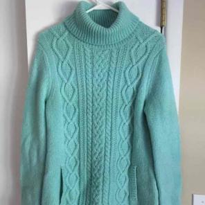 Woman's Vineyard Vines Sweater-S