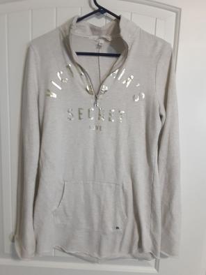 Sz med Victoria's Secret sweatshirt