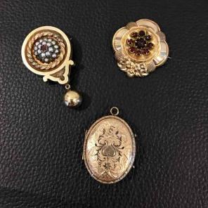 Antique Victorian brooch/locket 10K/14K