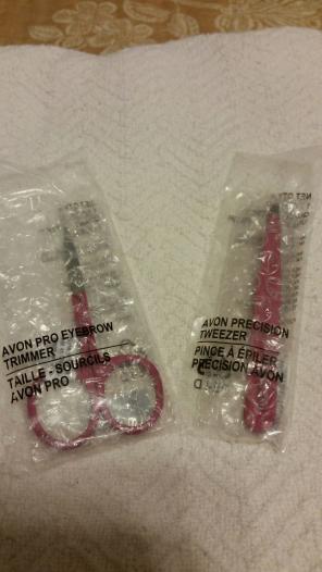 AVON TWEEZERS & TRIMMER $7 FREE SHIPPING