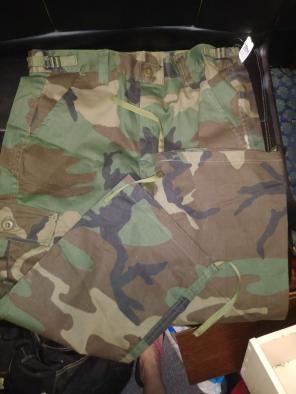 (NWT) CAMO CAPRIS UNISEX SZ 10/12 BOYS