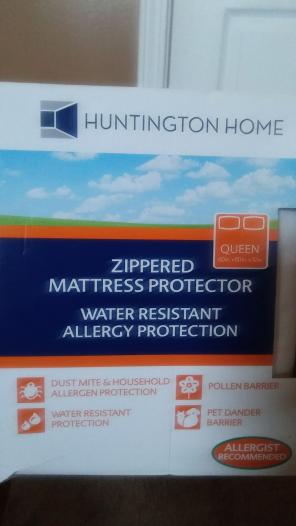 Zippered mattress protector