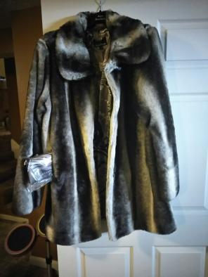 Dennis Basso Chinchilla Fur Coat Large
