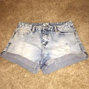 DISTRESSED VINTAGE ACID WASH SHORTS