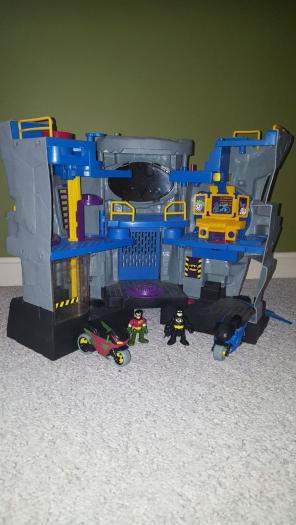 Imaginext Superheroes bat cave Batman