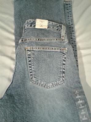 NWT Gap Zip Fly Size 2 Ankle Jeans