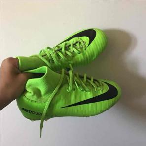Soccer boot cleats