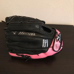 Mizuno Fast-Pitch Softball Glove