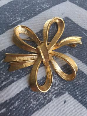 Vintage Gold Toned Bow Brooch Ribbon