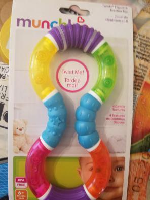 Munchkin twisty figure 8 teether