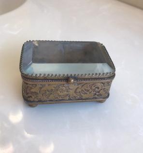 Antique Keepsake/jewel box