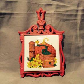 BEAUTIFUL VINTAGE FALL TRIVET