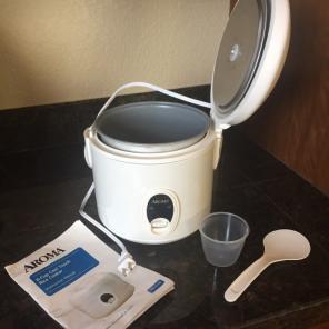 Aroma 8-Cup Rice Cooker white