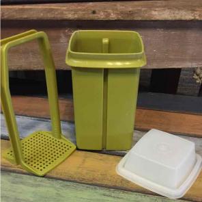 Vintage Tupperware pickle/olive keeper