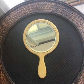 Handheld mirror