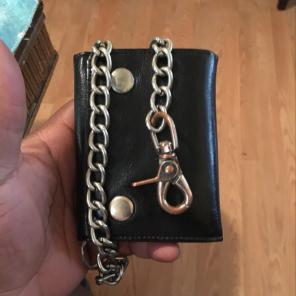 Tri-Fold Wallet w/Chain