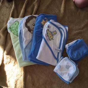 4 Baby Bath Towels And 13 Washcloths